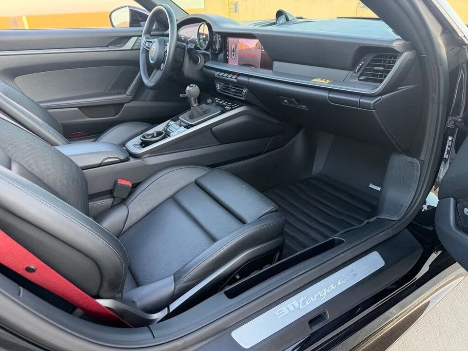 2022 Porsche 992 Targa 4 & 4S - Image 28 of 31