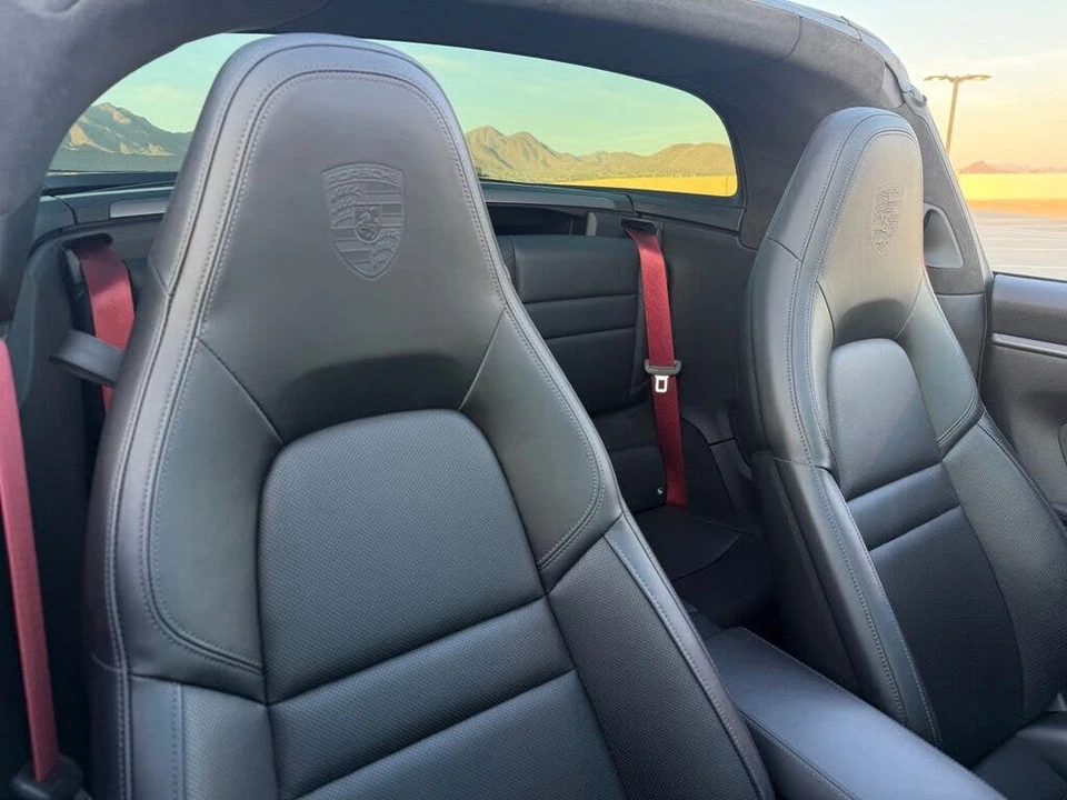 2022 Porsche 992 Targa 4 & 4S - Image 26 of 31