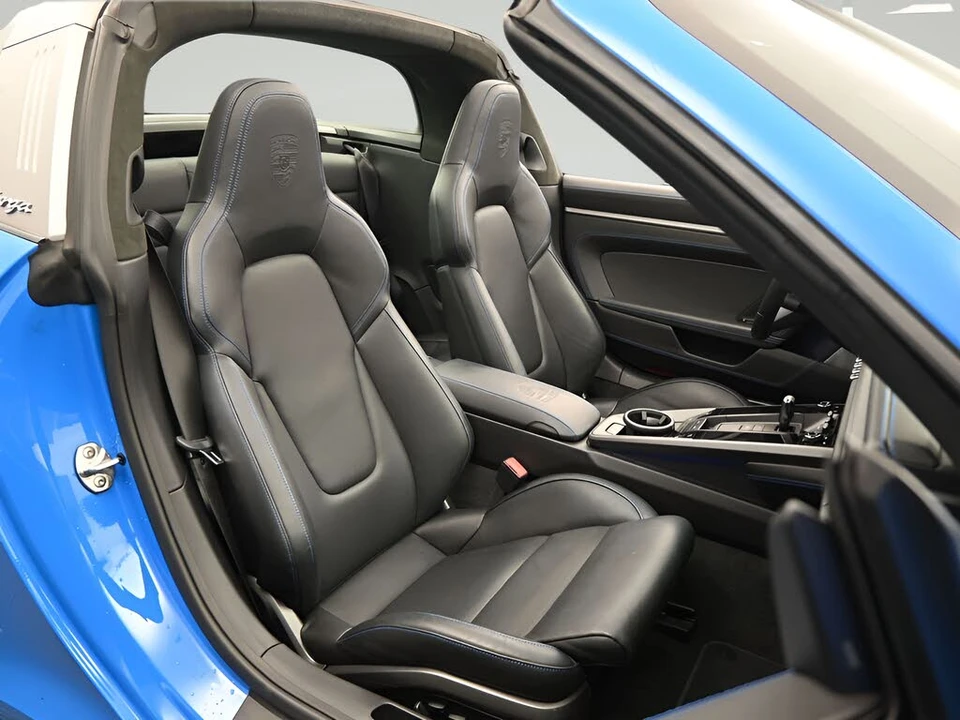 2022 Porsche 992 Targa 4 & 4S - Image 12 of 31