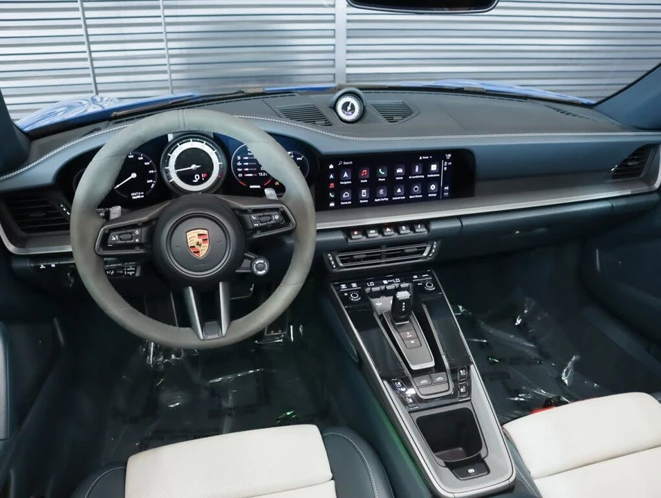 2022 Porsche 992 Targa 4 & 4S - Image 18 of 31