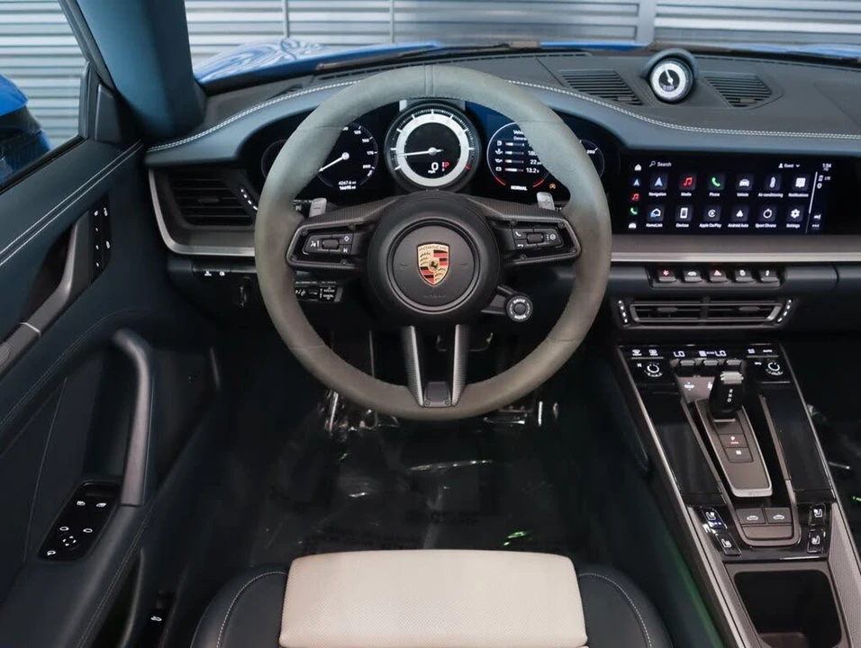 2022 Porsche 992 Targa 4 & 4S - Image 15 of 31