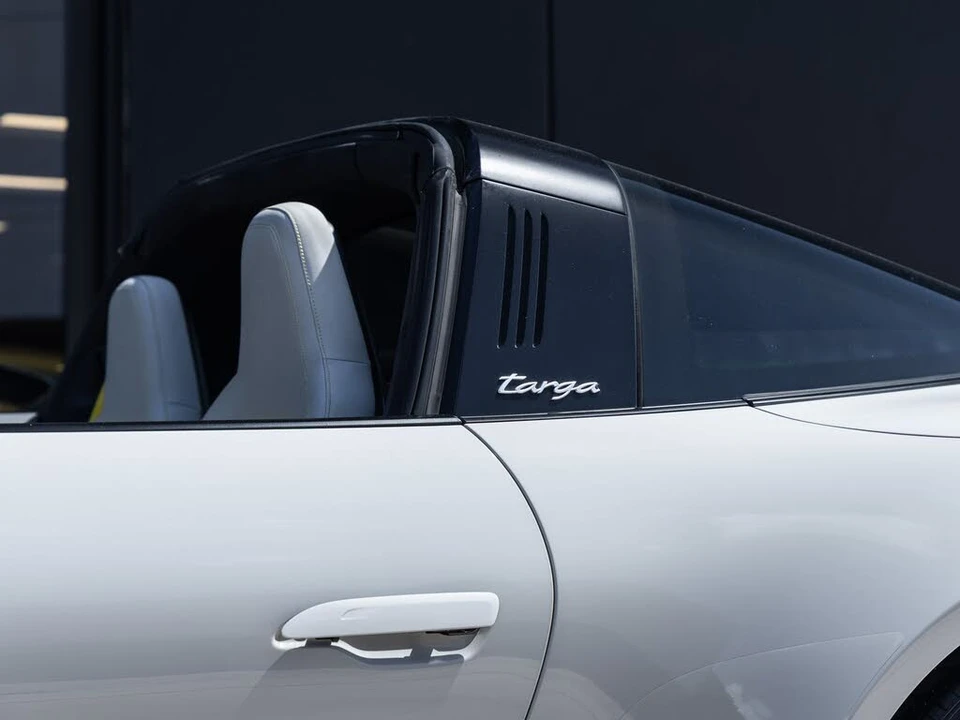 2022 Porsche 992 Targa 4 & 4S - Image 17 of 31