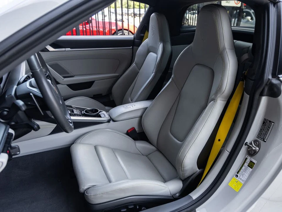 2022 Porsche 992 Targa 4 & 4S - Image 5 of 31