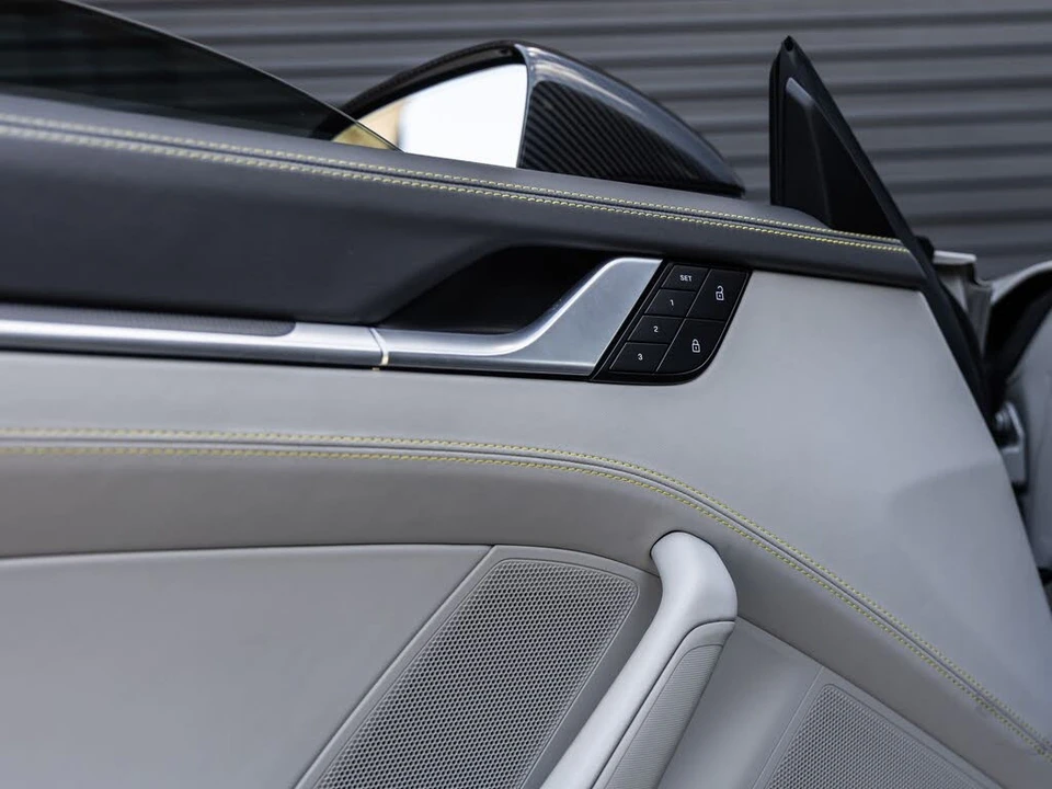 2022 Porsche 992 Targa 4 & 4S - Image 26 of 31