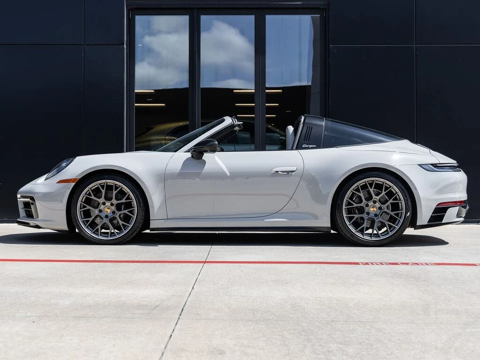 2022 Porsche 992 Targa 4 & 4S - Image 2 of 31