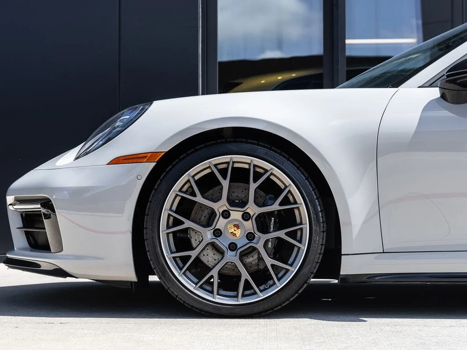 2022 Porsche 992 Targa 4 & 4S - Image 16 of 31
