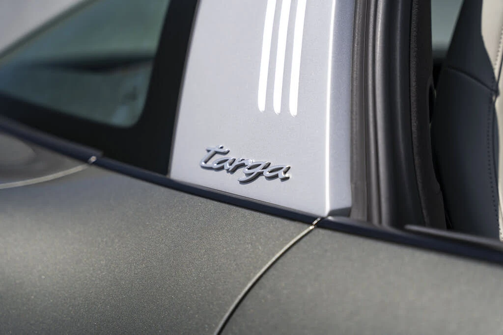 2022 Porsche 992 Targa 4 & 4S - Image 18 of 31