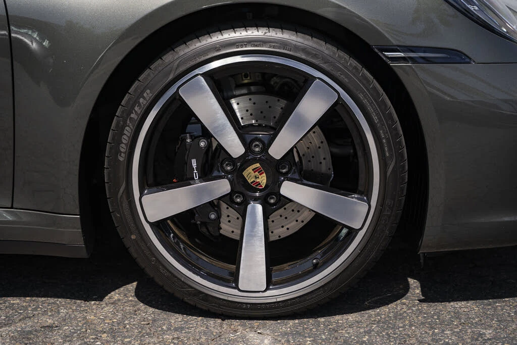 2022 Porsche 992 Targa 4 & 4S - Image 17 of 31
