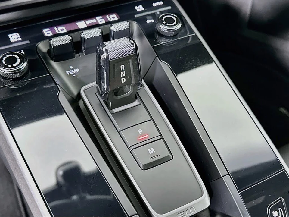 2022 Porsche 992 Targa 4 & 4S - Image 28 of 31