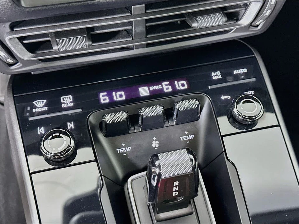 2022 Porsche 992 Targa 4 & 4S - Image 27 of 31