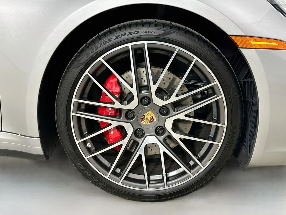 2022 Porsche 992 Targa 4 & 4S - Image 10 of 31