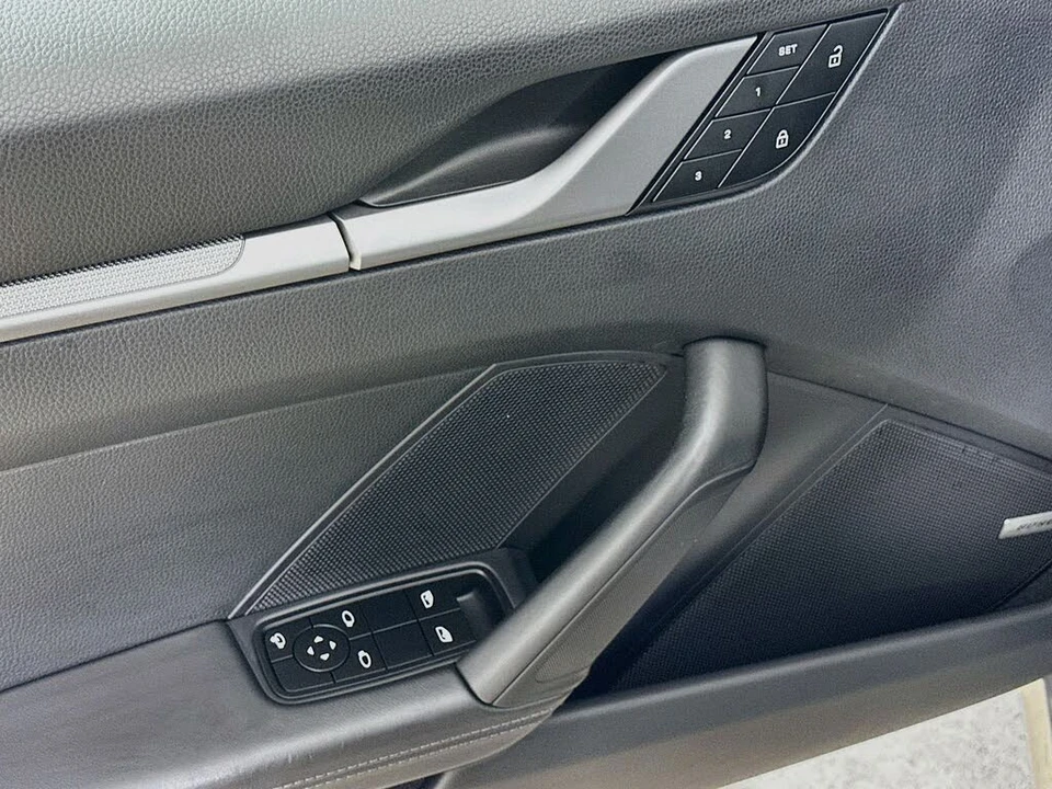 2022 Porsche 992 Targa 4 & 4S - Image 17 of 31