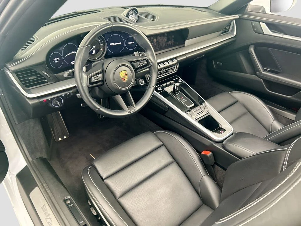2022 Porsche 992 Targa 4 & 4S - Image 4 of 6
