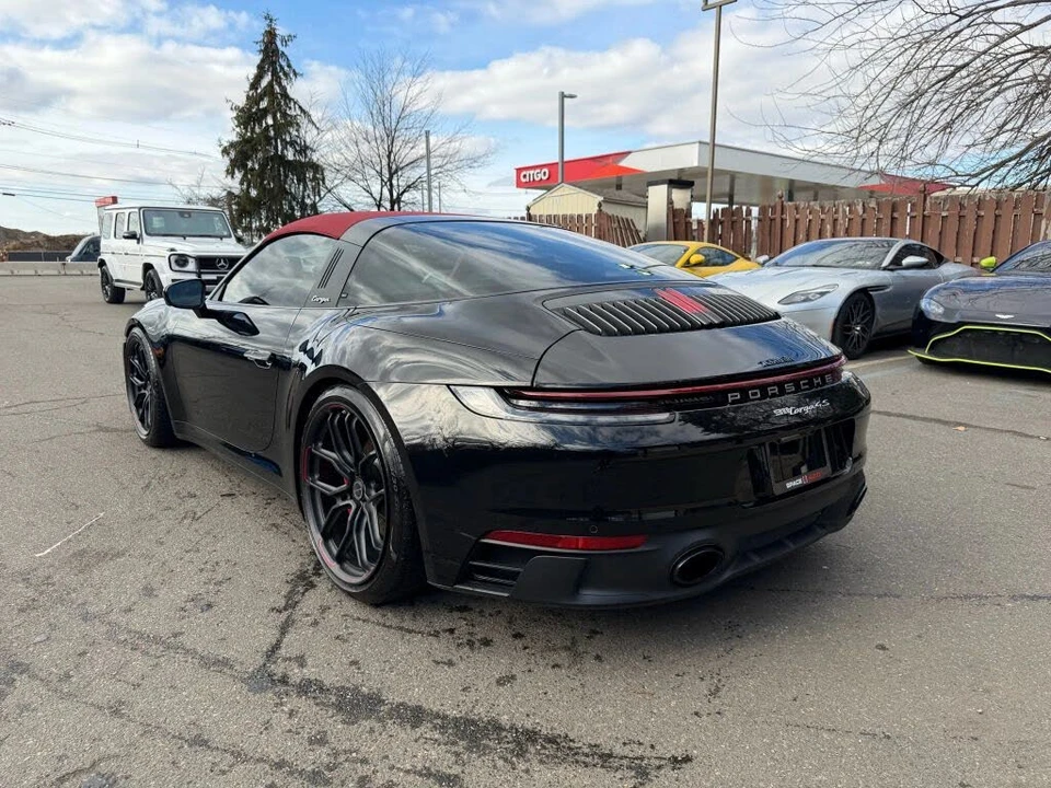2022 Porsche 992 Targa 4 & 4S - Image 9 of 31