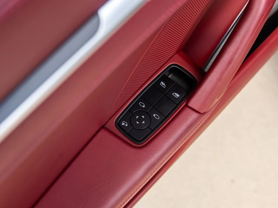 2022 Porsche 992 Targa 4 & 4S - Image 30 of 31