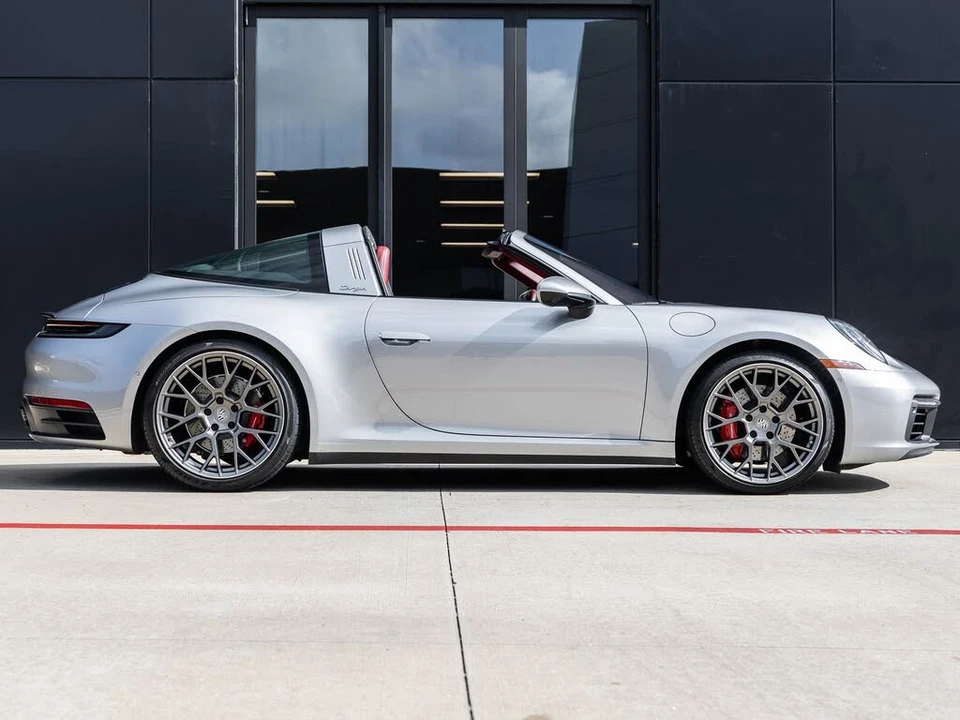 2022 Porsche 992 Targa 4 & 4S - Image 12 of 31