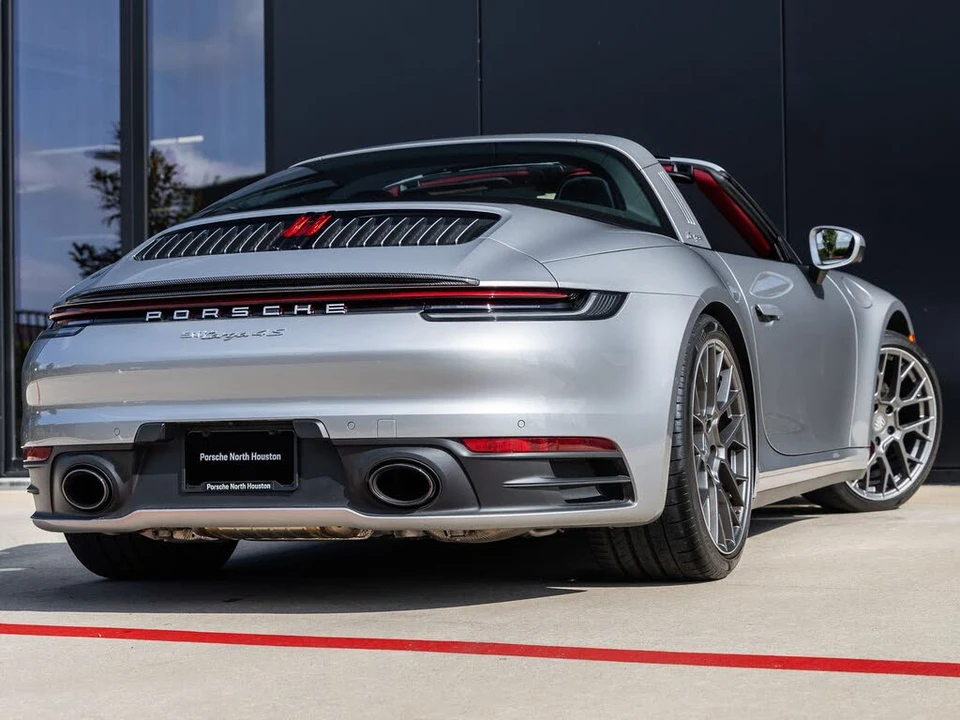 2022 Porsche 992 Targa 4 & 4S - Image 11 of 31