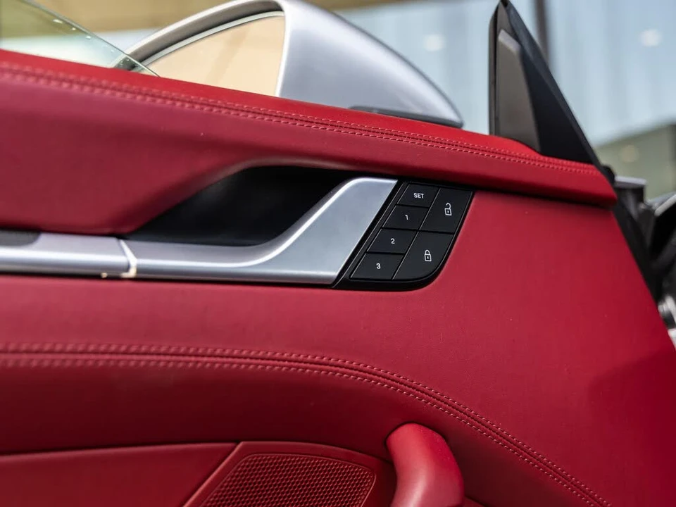 2022 Porsche 992 Targa 4 & 4S - Image 29 of 31