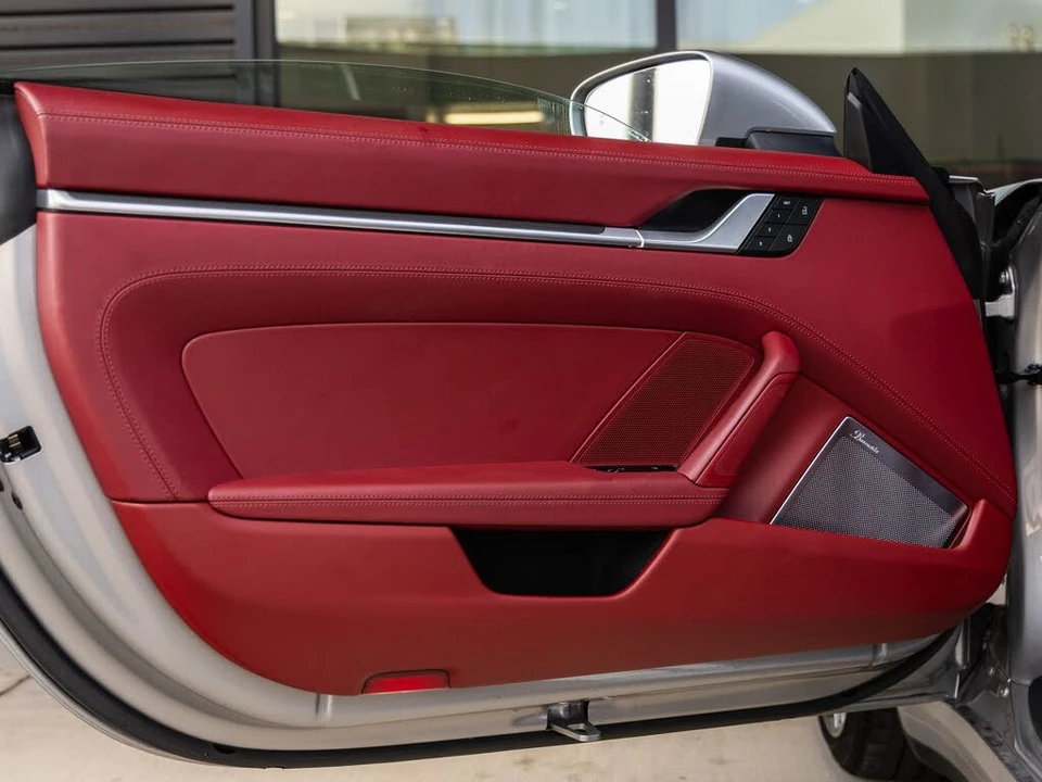 2022 Porsche 992 Targa 4 & 4S - Image 28 of 31
