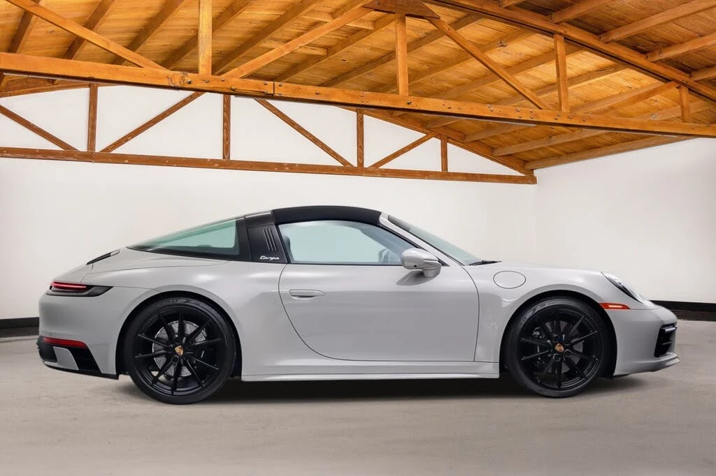 2022 Porsche 992 Targa 4 & 4S - Image 7 of 31