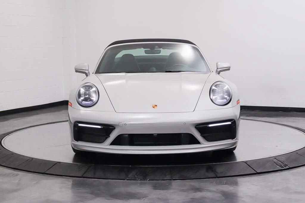 2022 Porsche 992 Targa 4 & 4S - Image 9 of 31