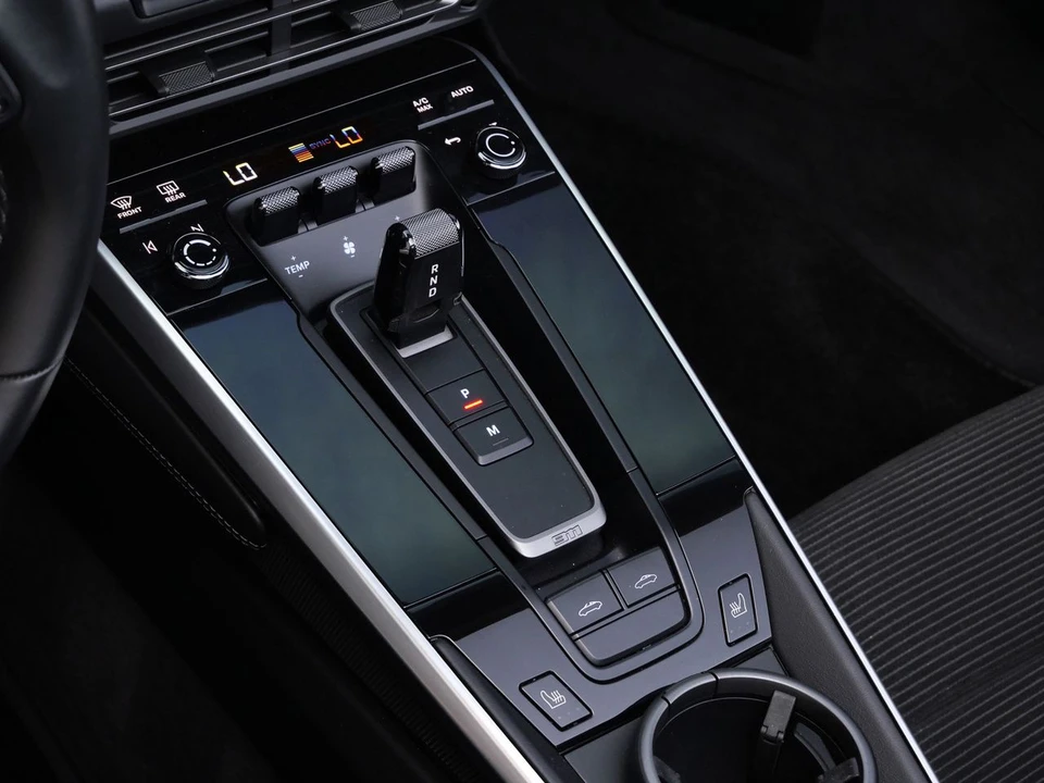 2022 Porsche 992 Targa 4 & 4S - Image 14 of 25