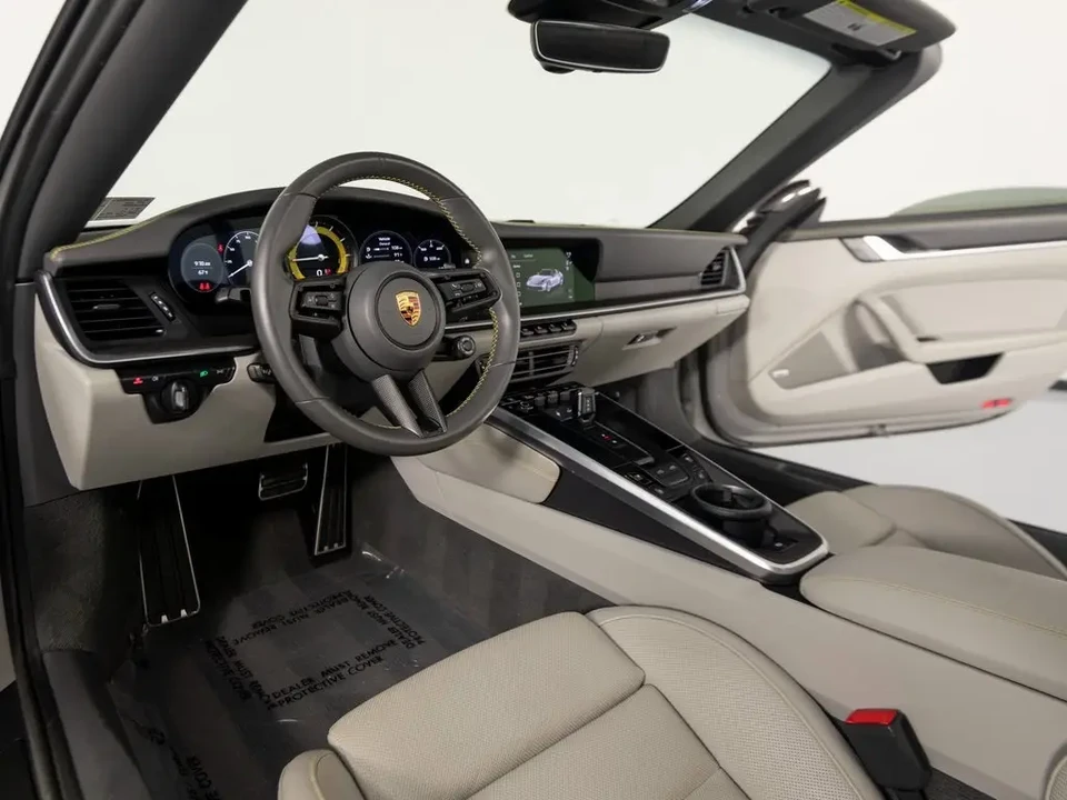 2022 Porsche 992 Targa 4 & 4S - Image 4 of 5