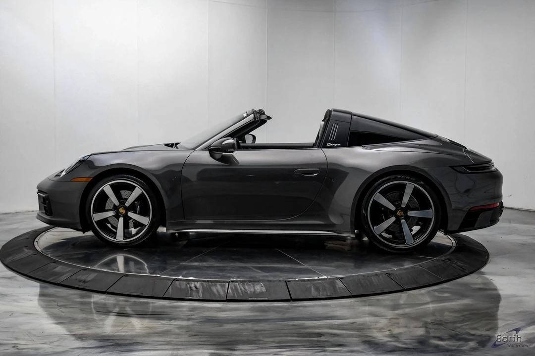 2022 Porsche 992 Targa 4 & 4S - Image 8 of 12