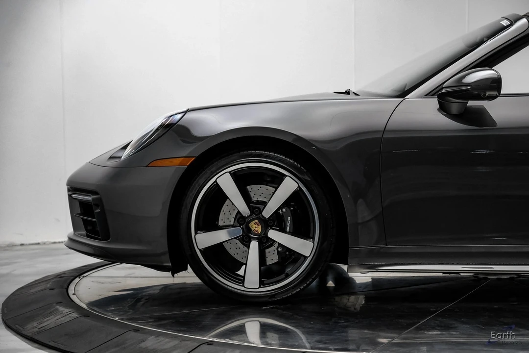 2022 Porsche 992 Targa 4 & 4S - Image 9 of 12