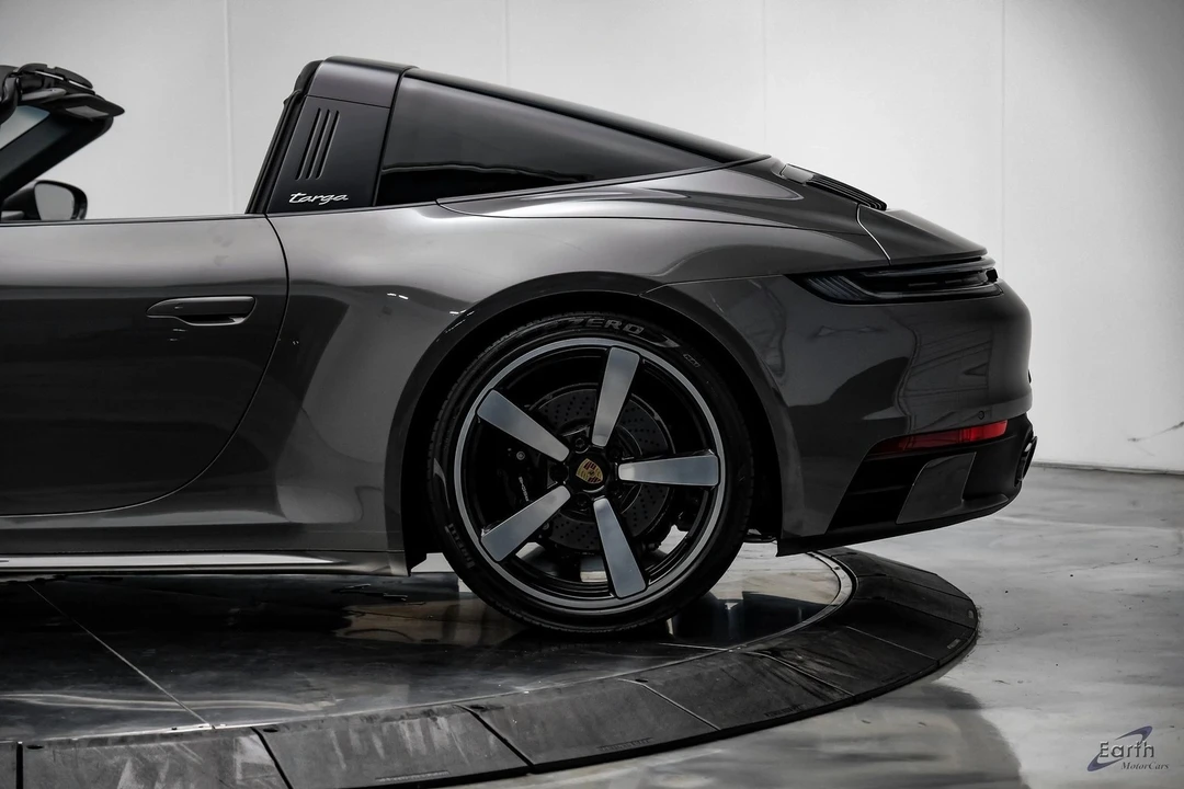 2022 Porsche 992 Targa 4 & 4S - Image 10 of 12