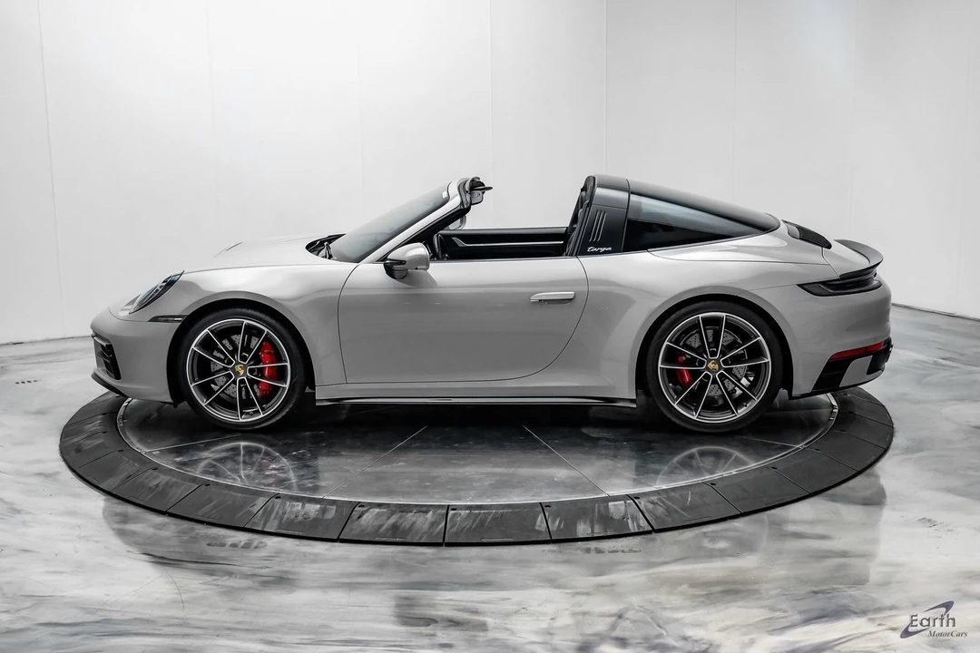 2022 Porsche 992 Targa 4 & 4S - Image 8 of 31