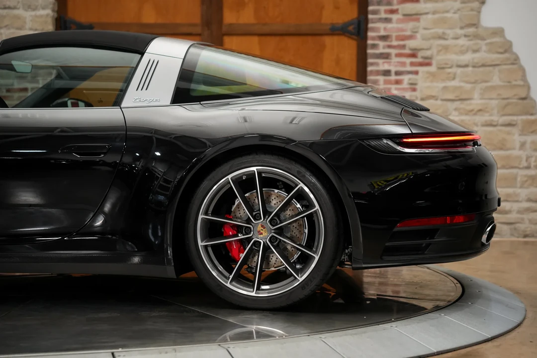 2022 Porsche 992 Targa 4 & 4S - Image 19 of 31