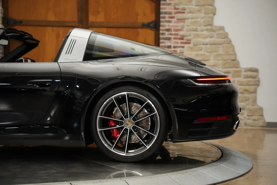 2022 Porsche 992 Targa 4 & 4S - Image 29 of 31