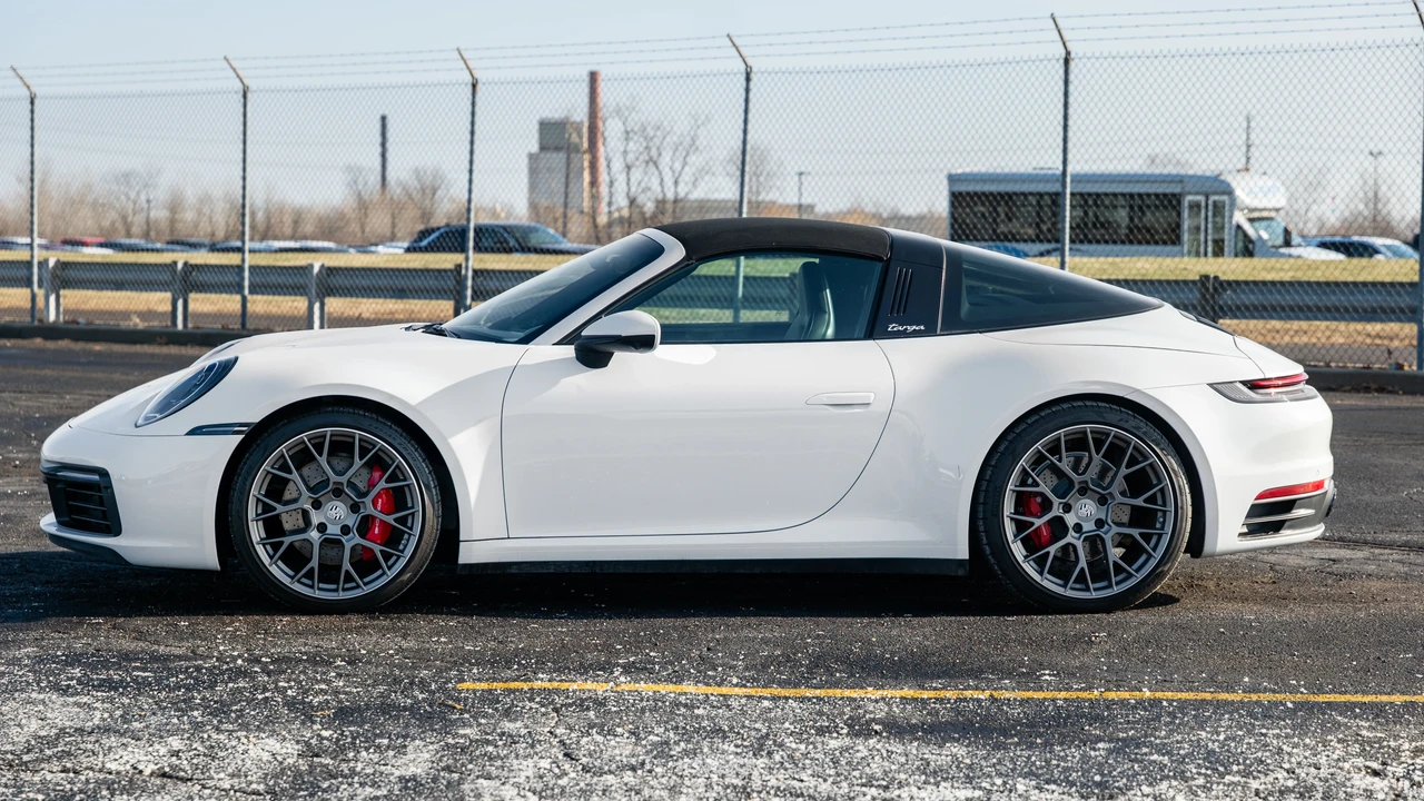 2022 Porsche 992 Targa 4 & 4S - Image 16 of 31