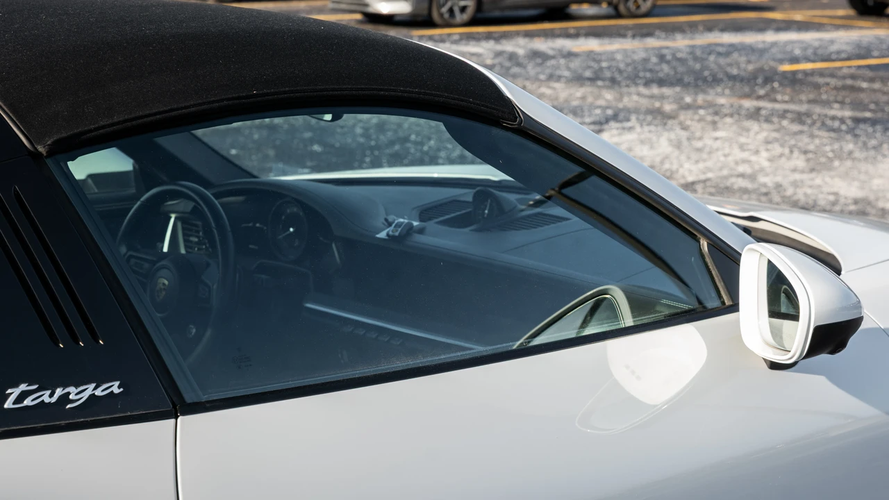2022 Porsche 992 Targa 4 & 4S - Image 29 of 31