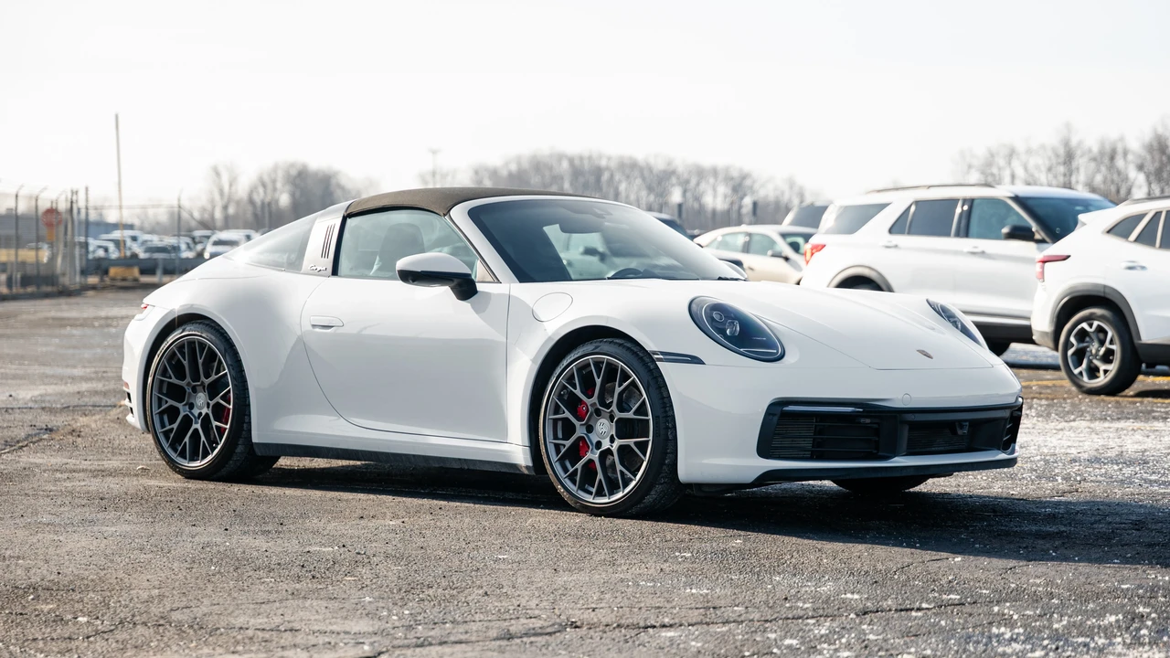 2022 Porsche 992 Targa 4 & 4S - Image 11 of 31
