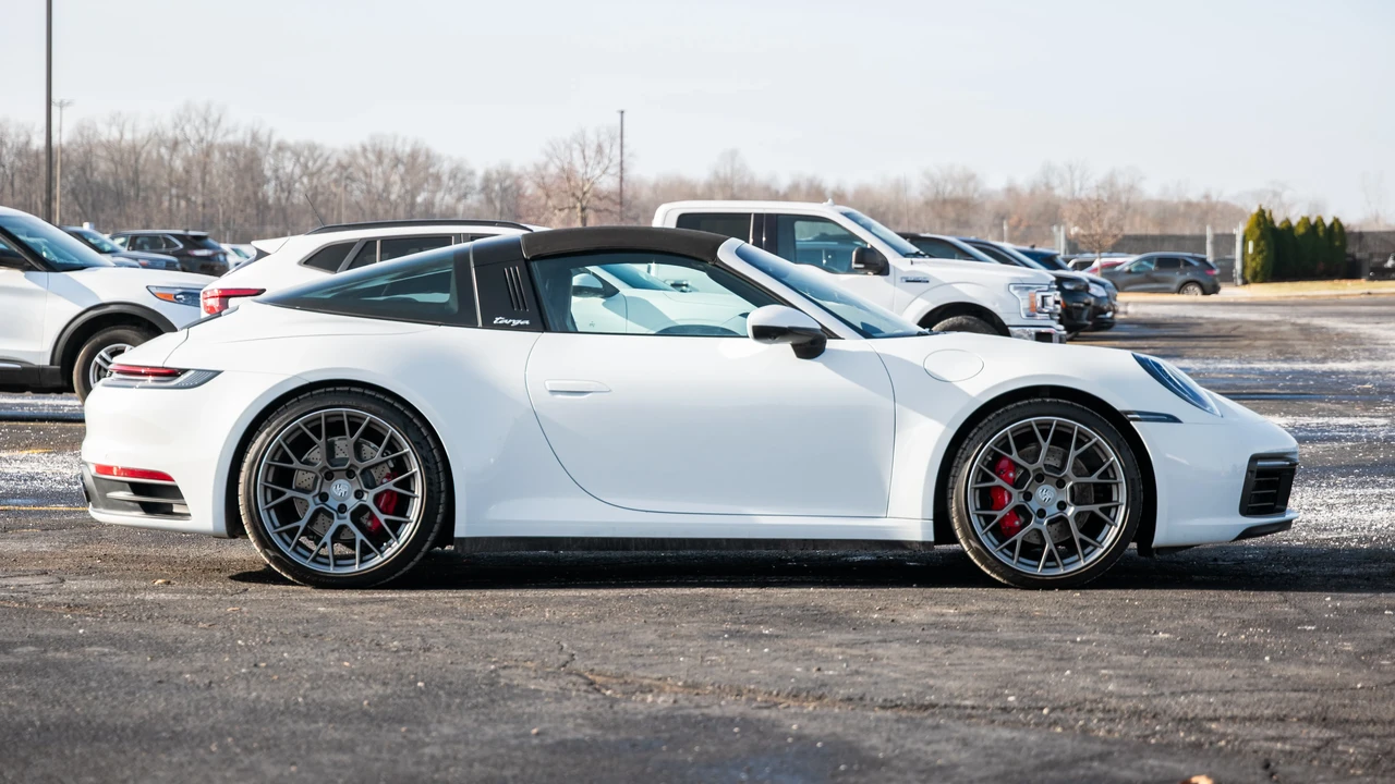 2022 Porsche 992 Targa 4 & 4S - Image 12 of 31