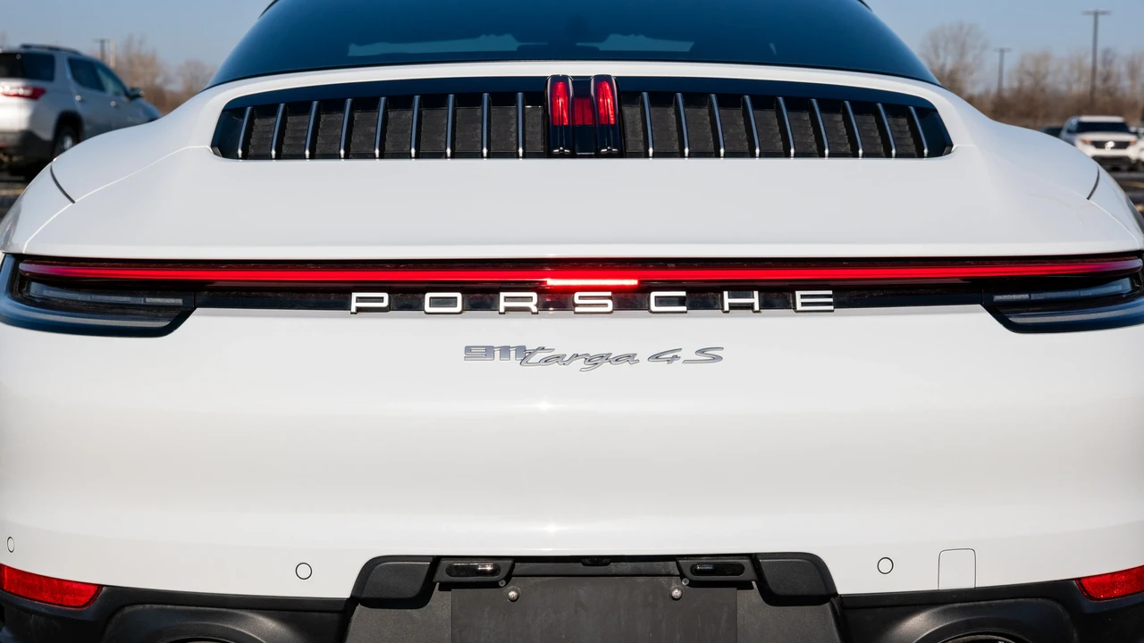 2022 Porsche 992 Targa 4 & 4S - Image 19 of 31