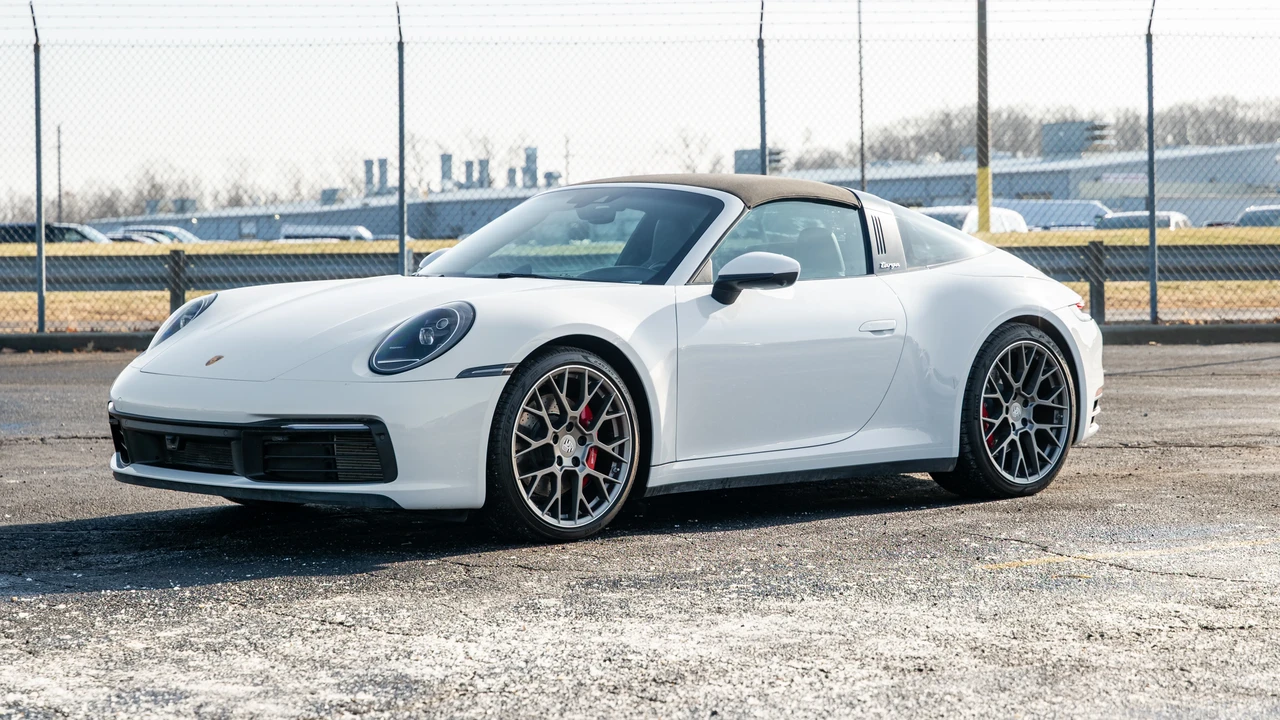 2022 Porsche 992 Targa 4 & 4S - Image 9 of 31