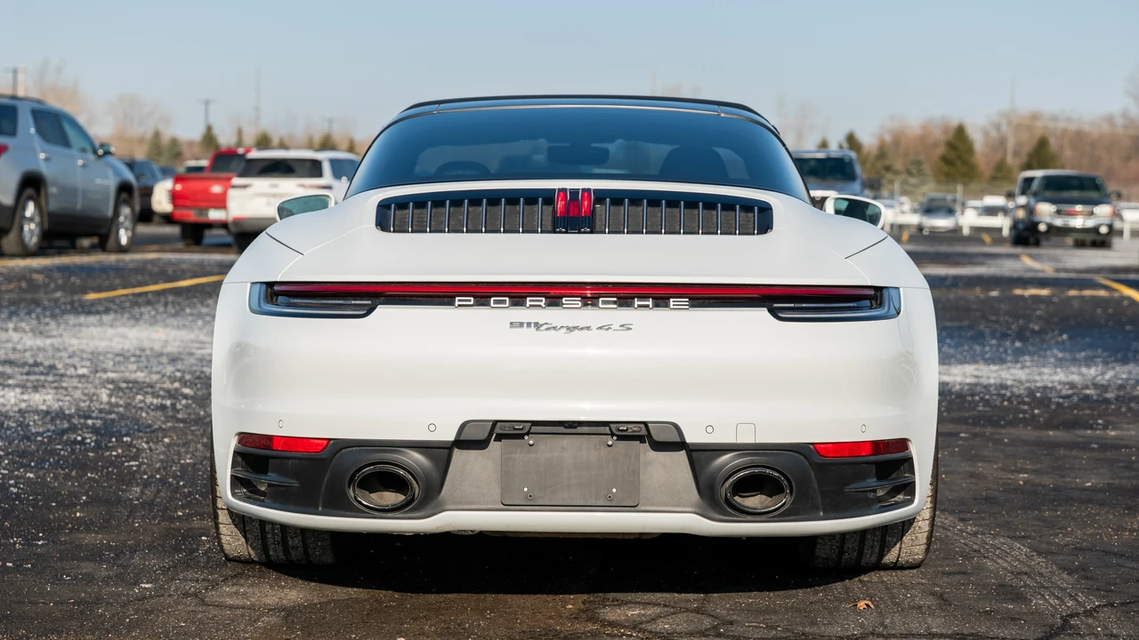 2022 Porsche 992 Targa 4 & 4S - Image 14 of 31