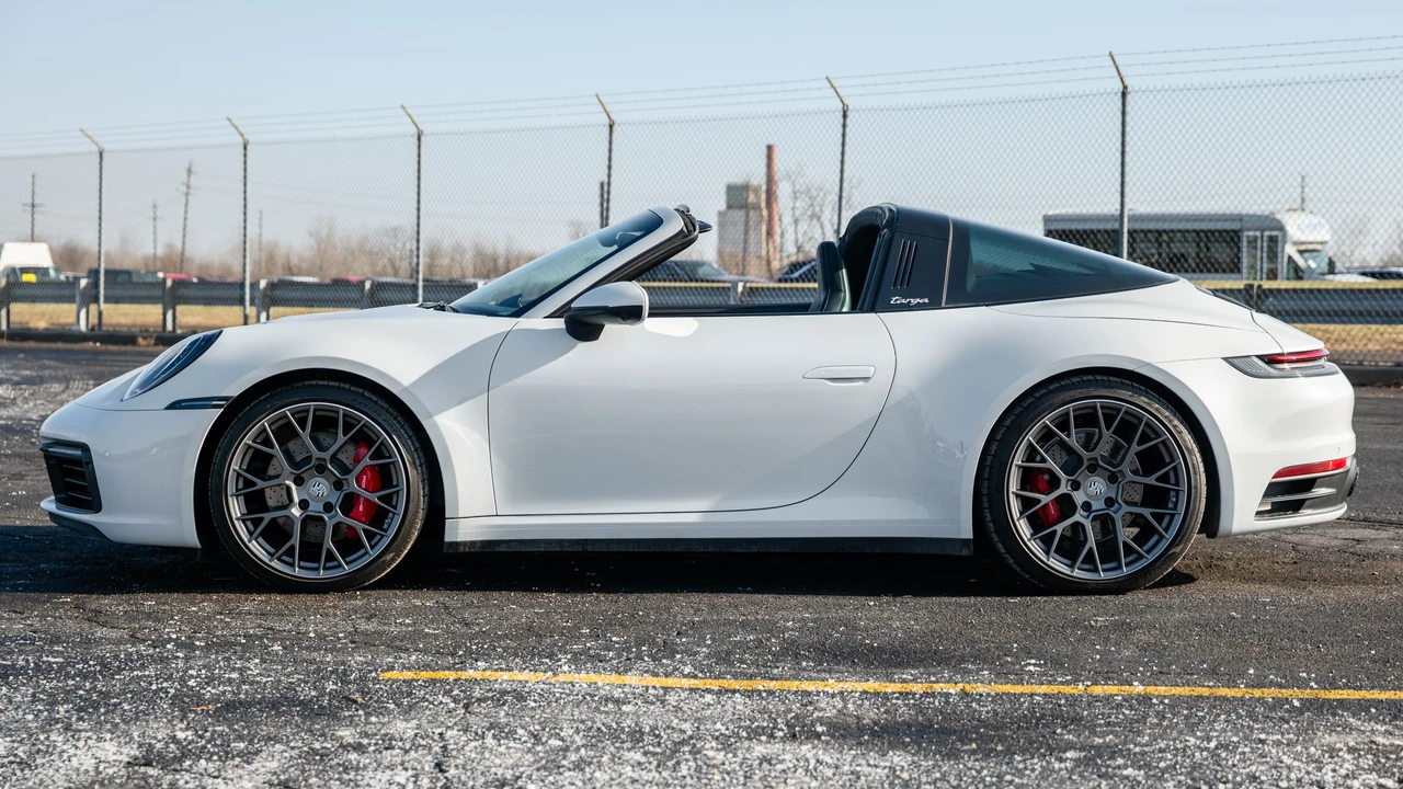 2022 Porsche 992 Targa 4 & 4S - Image 8 of 31