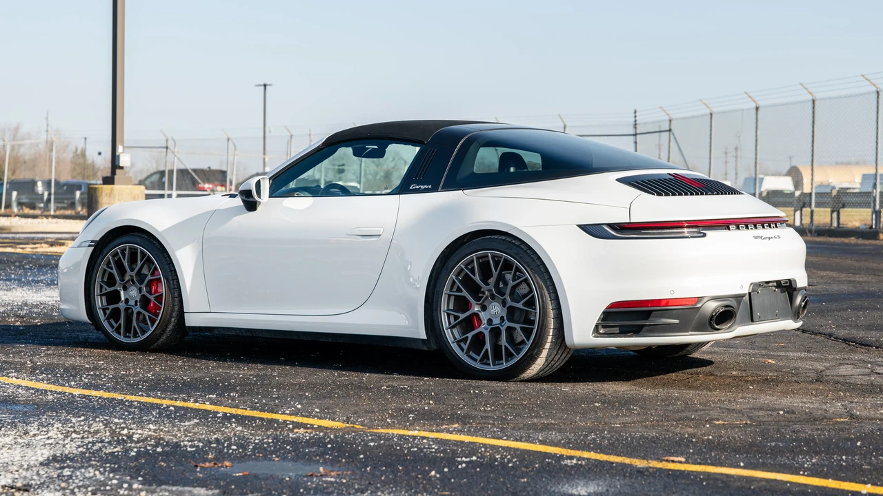 2022 Porsche 992 Targa 4 & 4S - Image 15 of 31