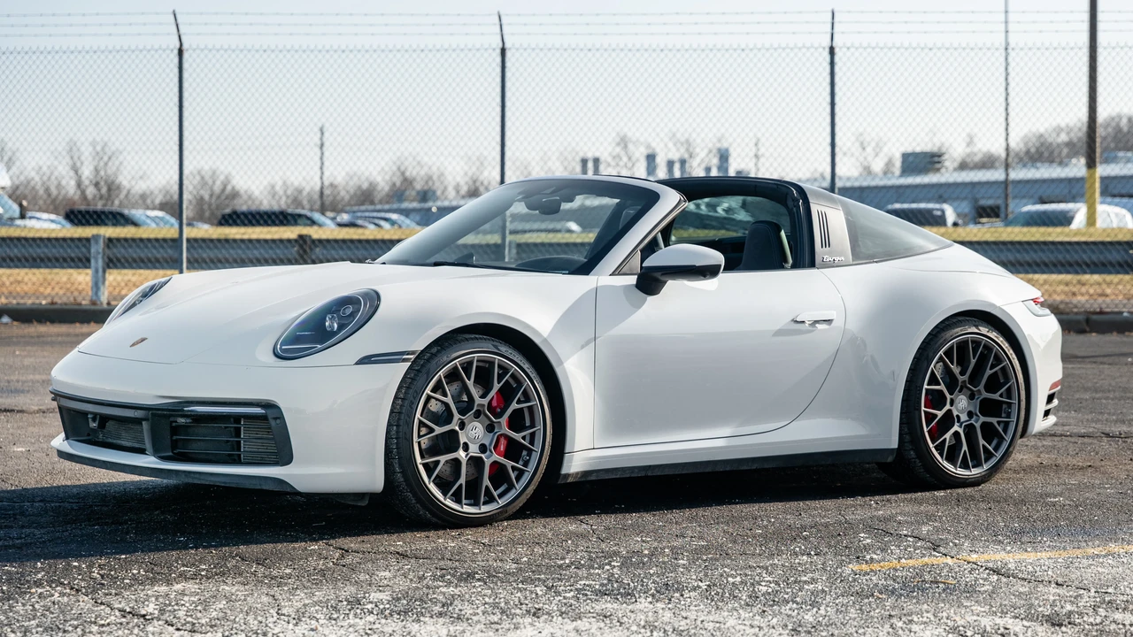 2022 Porsche 992 Targa 4 & 4S - Image 17 of 31