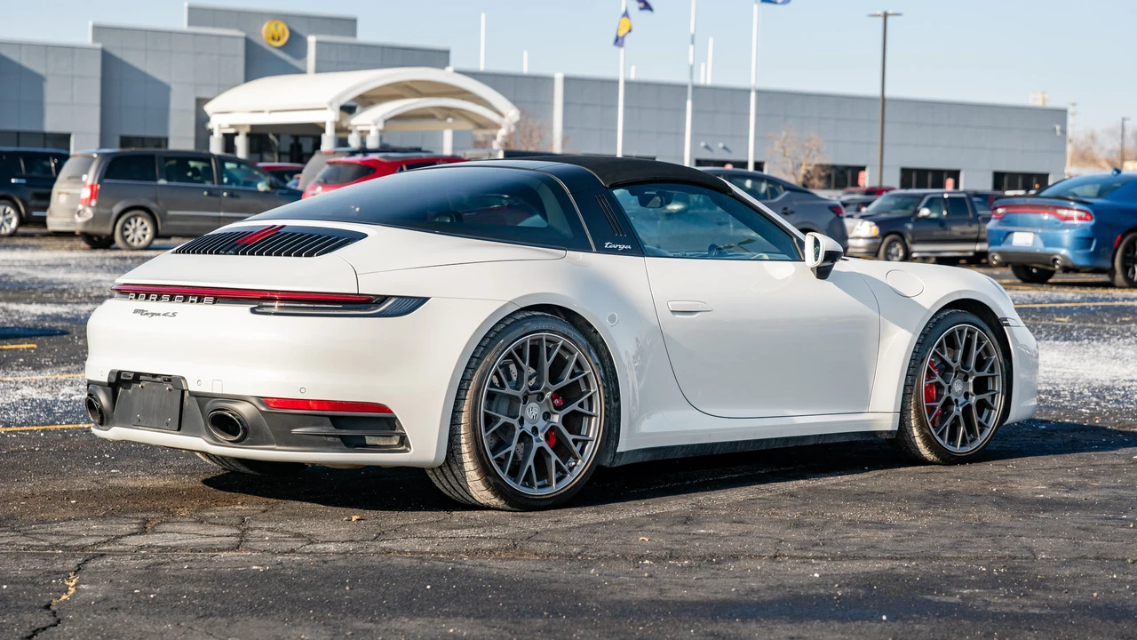 2022 Porsche 992 Targa 4 & 4S - Image 13 of 31