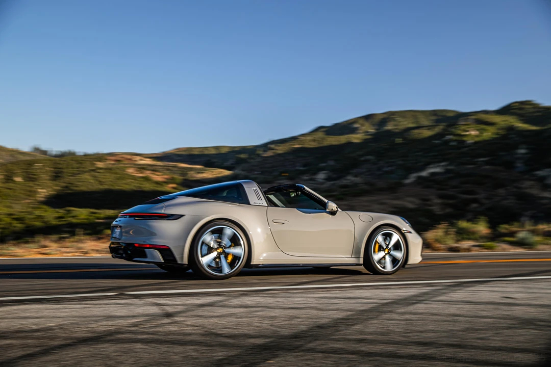 2022 Porsche 992 Carrera S - Image 9 of 31