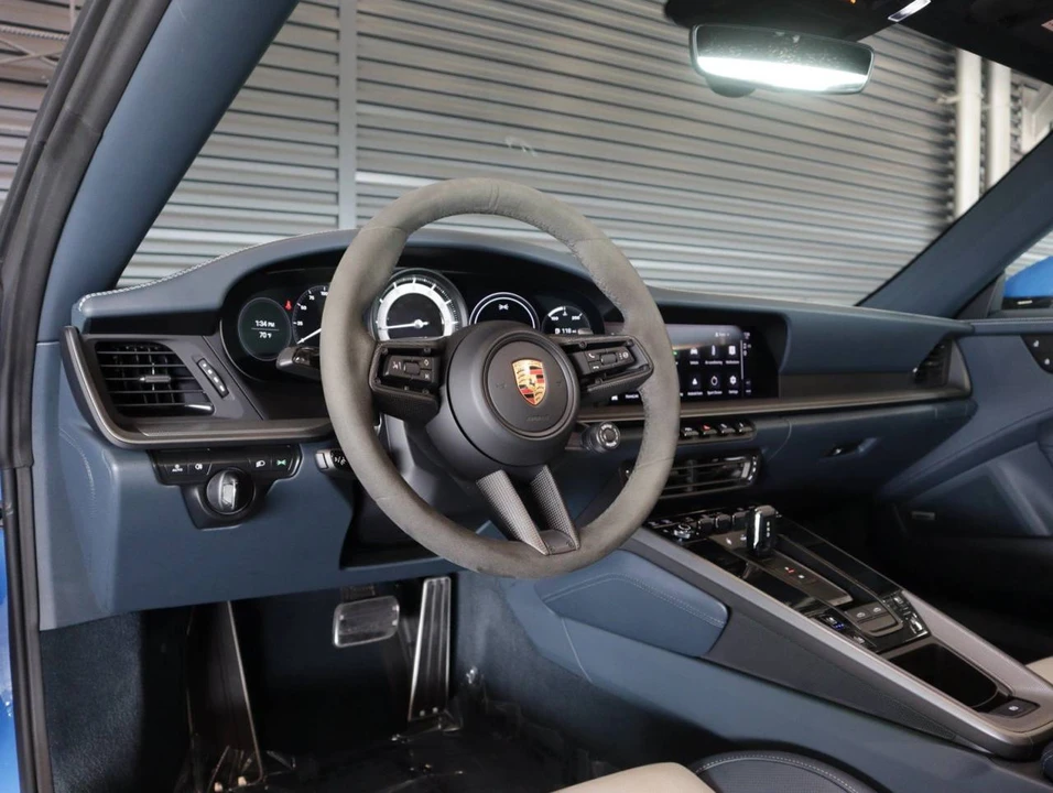 2022 Porsche 992 Targa 4 & 4S - Image 4 of 5