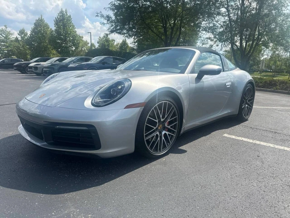 2022 Porsche 992 Targa 4 & 4S - Image 4 of 5