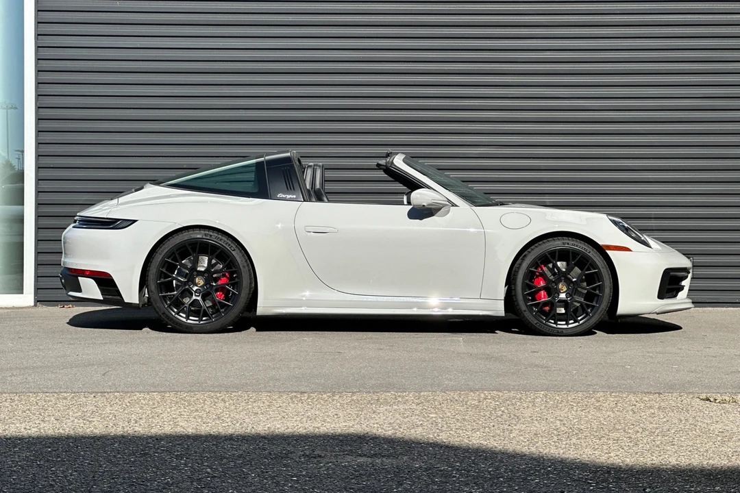2022 Porsche 992 Targa 4 & 4S - Image 9 of 21