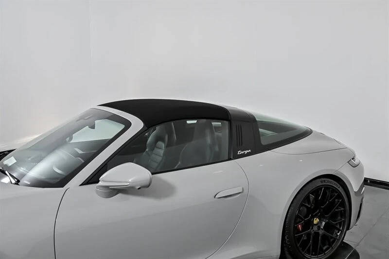 2022 Porsche 992 Targa 4 & 4S - Image 18 of 21