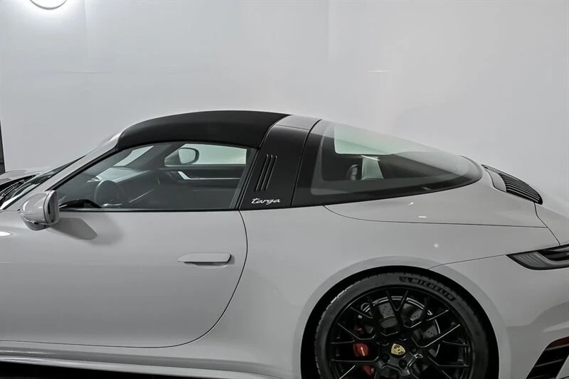 2022 Porsche 992 Targa 4 & 4S - Image 19 of 21